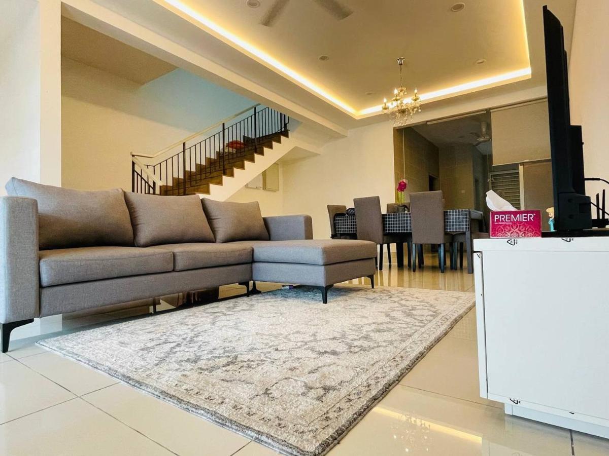 Homestay 3Br Near Setia Alam شاه علام المظهر الخارجي الصورة