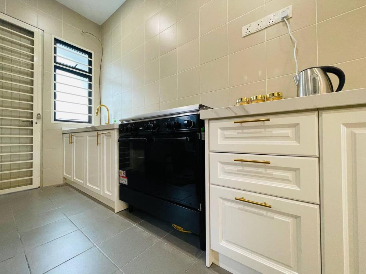 Homestay 3Br Near Setia Alam شاه علام المظهر الخارجي الصورة