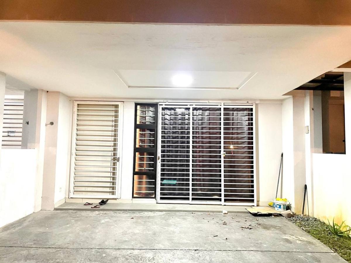 Homestay 3Br Near Setia Alam شاه علام المظهر الخارجي الصورة